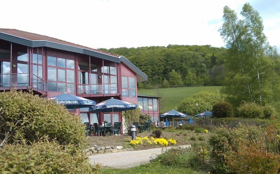 Tagungshotel Hohenroda Der ruhige in grüne Hügel gebettete Hotelpark Hohenroda