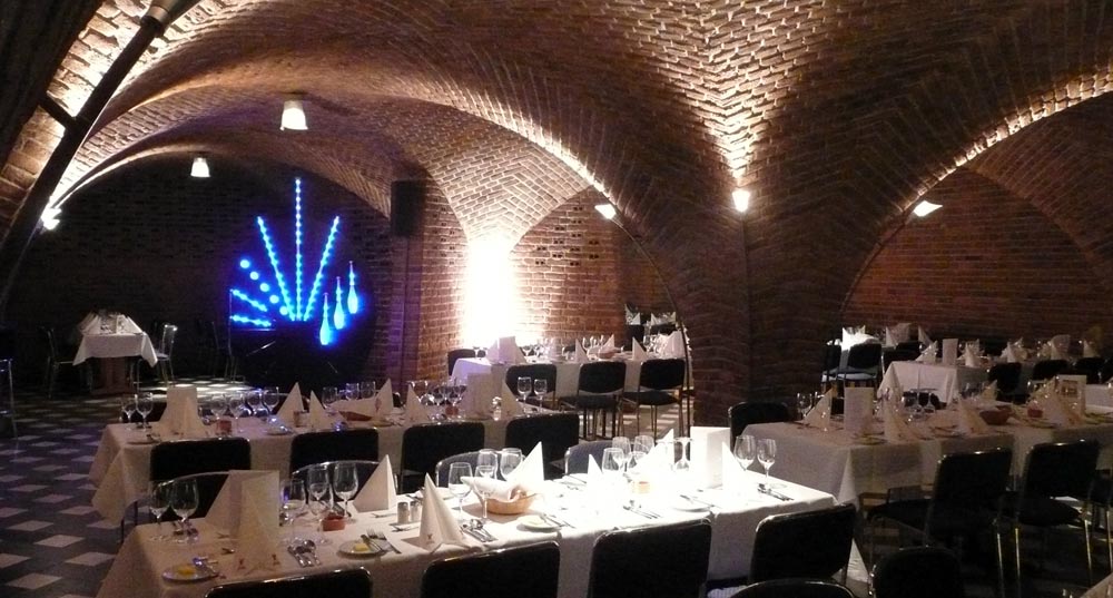 Lemmis Fächer im Weinkeller des Gürzenich
